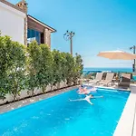 Villa 18 By Cimentepe Deluxe - With Heated Pool In Yalikavak *